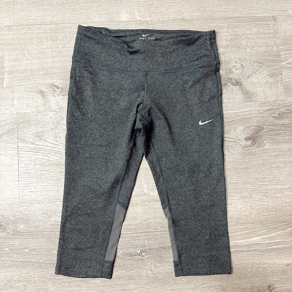 •NIKE• CROPPED LEGGINGS
